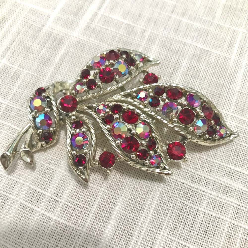 Lisner Red Crystals Vintage Sparkling large Brooch
